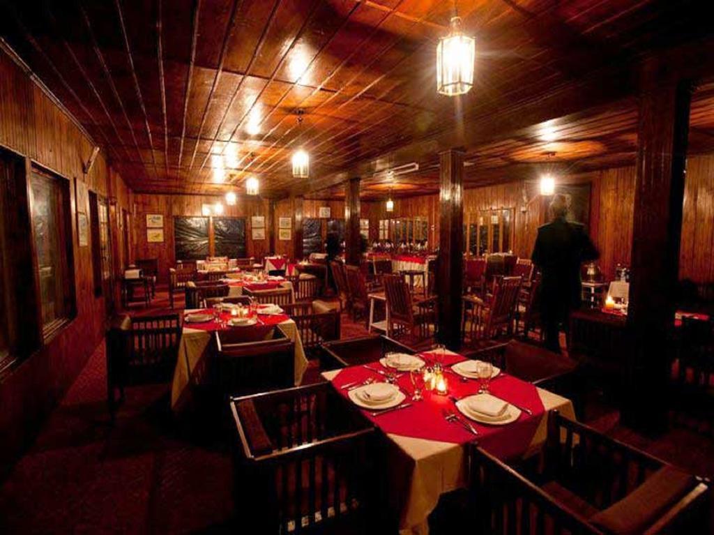 Nedous Hotel Гулмарг Екстериор снимка