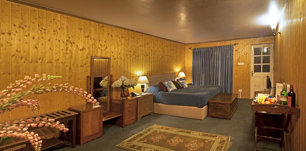 Nedous Hotel Гулмарг Екстериор снимка